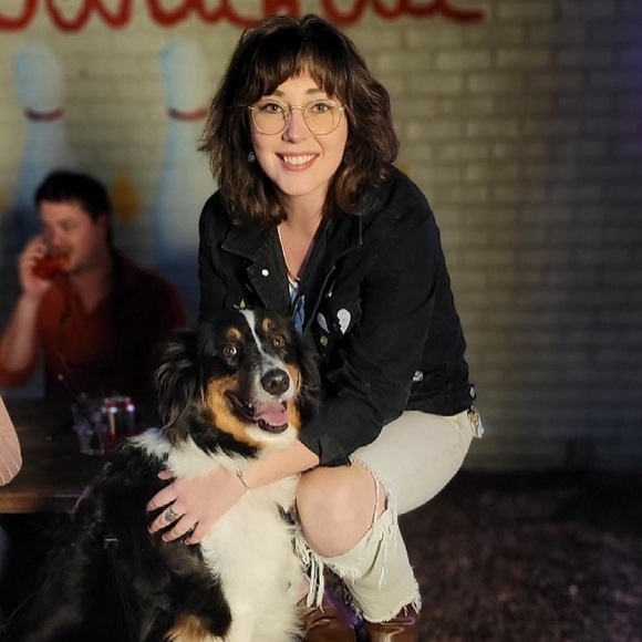 Meet your Posher, Jenn - Picture 1 of 1